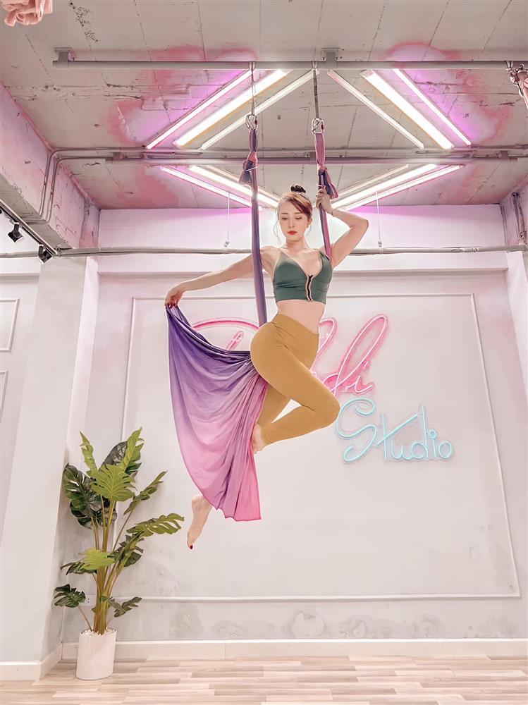 Đại hội tập gym sau Tết: Người khoe cơ bụng - nàng lộ bụng bầu-10