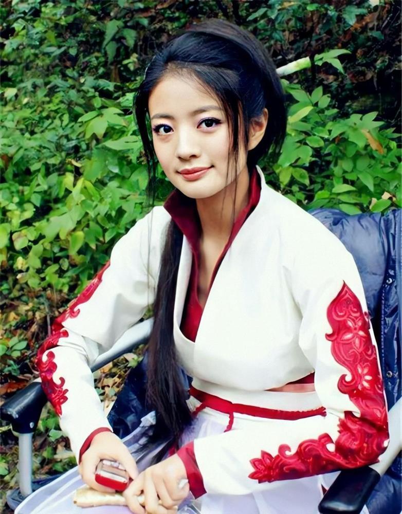 Đang như bà hoàng, An Dĩ Hiên sụp đổ vì chồng ngã ngựa-2