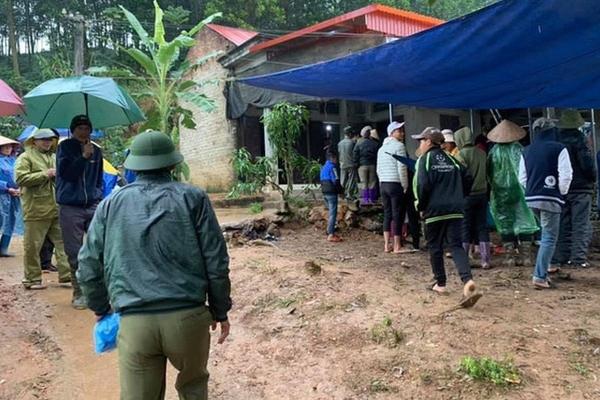 Bé trai tử vong bất thường ở Nghệ An: Thi thể quỳ gối, đầu tựa bậc thang-2