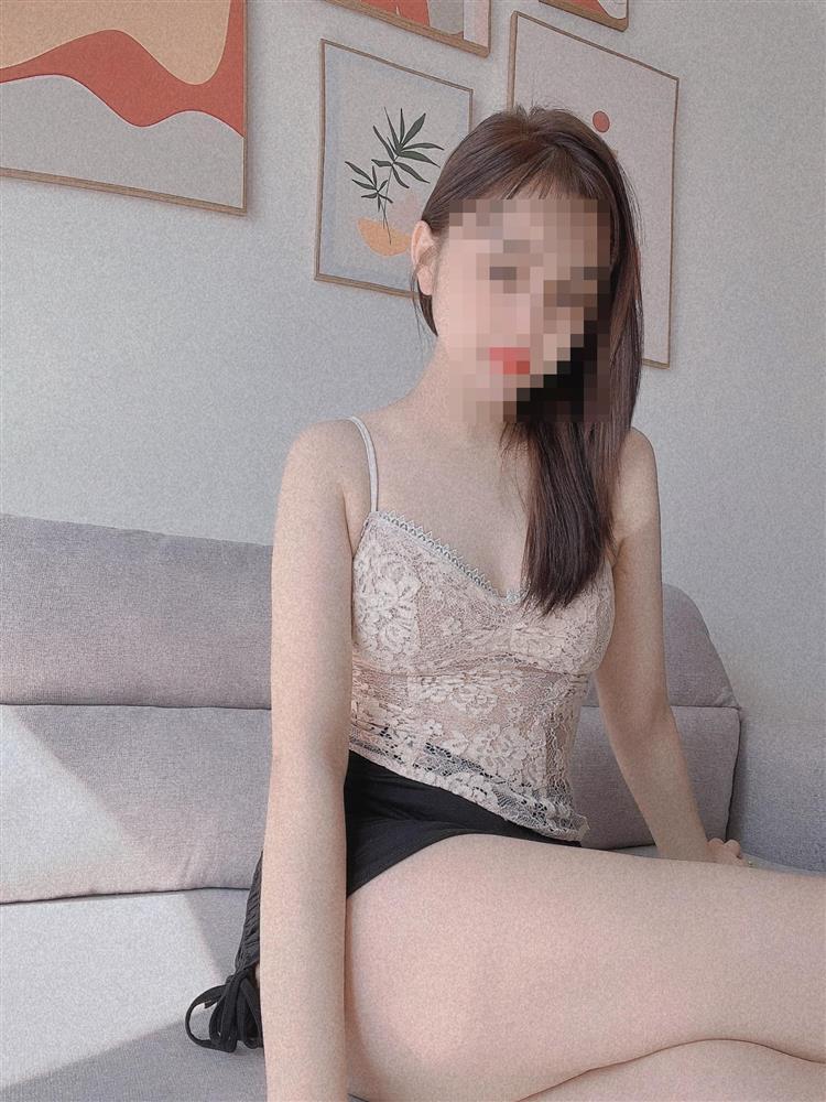 Body nóng rẫy của hot girl rủ rê chồng người chơi đồ tập thể-7