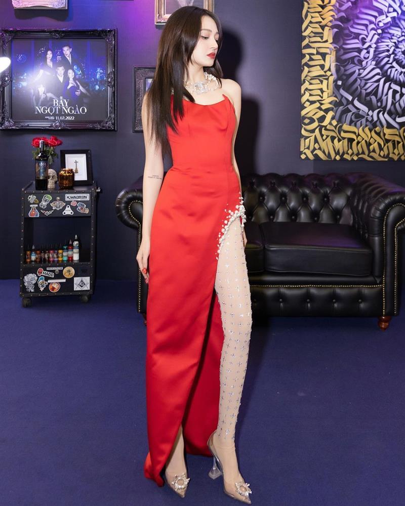 Vòng 1 của Bảo Anh mất hút trong bộ đầm cúp ngực gợi cảm-5