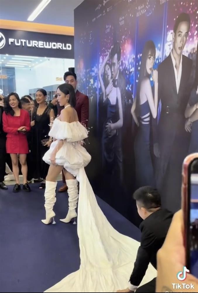 Diệu Nhi tái xuất bụng to, chân ngắn qua camera thường-3