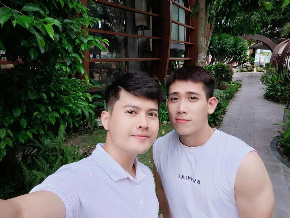 Va soái ca phòng gym, trai đẹp chia tay bồ tán tỉnh bạn cùng giới-2