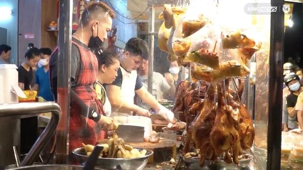 Người TP.HCM đi săn vịt quay từ 3h sáng: Khách hoa mắt, chủ rã rời-6