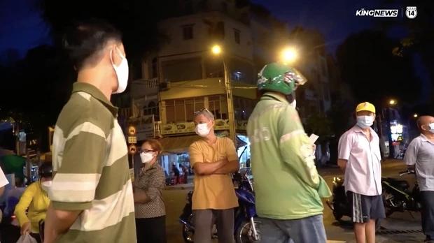 Người TP.HCM đi săn vịt quay từ 3h sáng: Khách hoa mắt, chủ rã rời-8