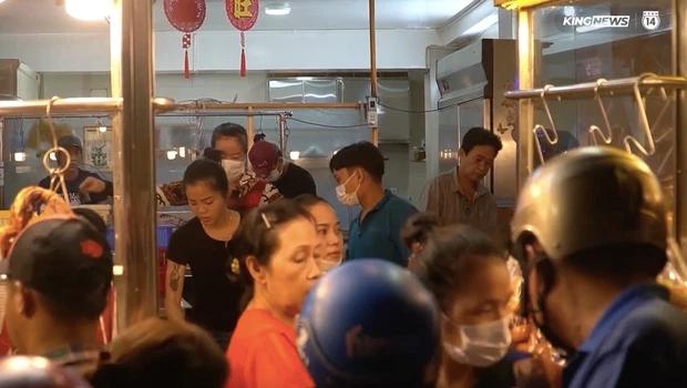 Người TP.HCM đi săn vịt quay từ 3h sáng: Khách hoa mắt, chủ rã rời-10