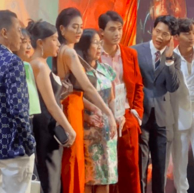 Lan truyền clip Khả Như hất túi đồng nghiệp chốn đông người-3