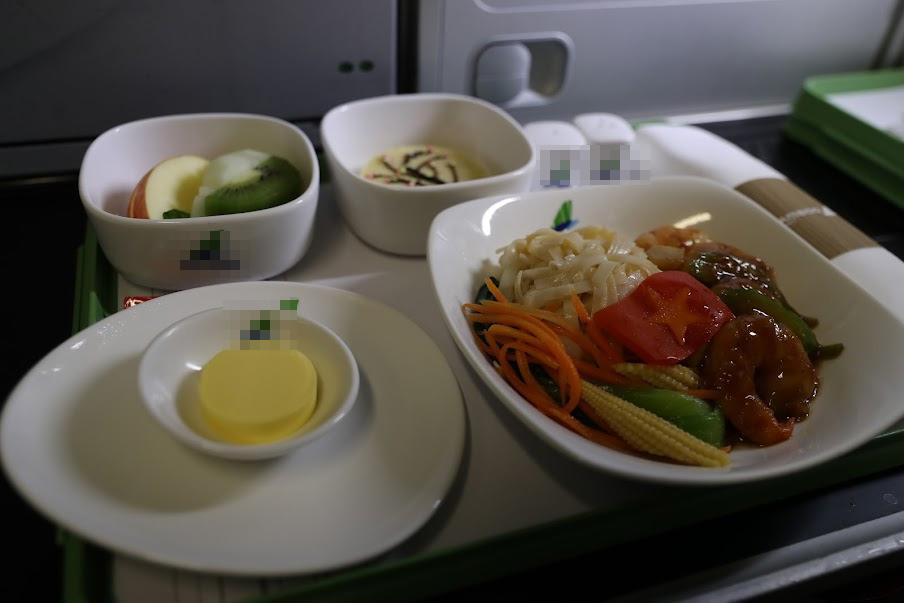 Hé lộ loạt bất ngờ chuyến bay đón tuyển nữ Việt Nam về nước-6