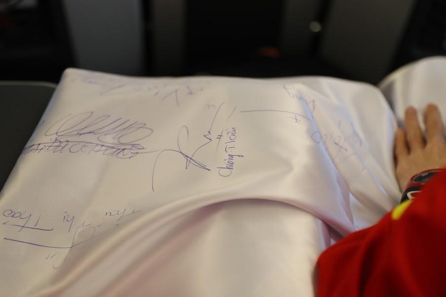 Hé lộ loạt bất ngờ chuyến bay đón tuyển nữ Việt Nam về nước-12