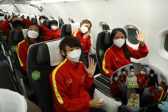 Hé lộ loạt bất ngờ chuyến bay đón tuyển nữ Việt Nam về nước