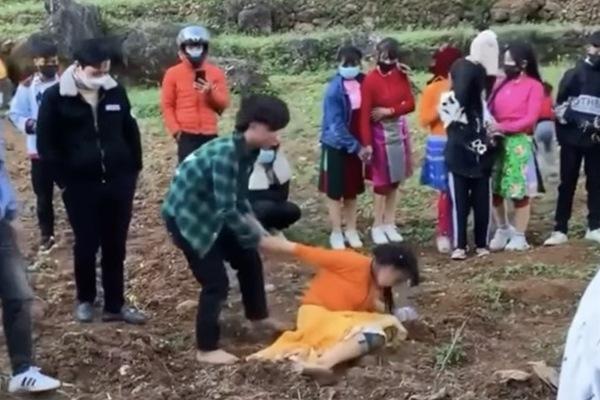 Bé gái 13 tuổi lấy chồng được chiến sĩ công an đến nhà tuyên truyền-2