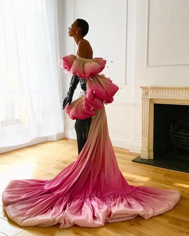 Chiếc đầm cồng kềnh dìm hàng Diệu Nhi là sản phẩm đạo nhái?-6