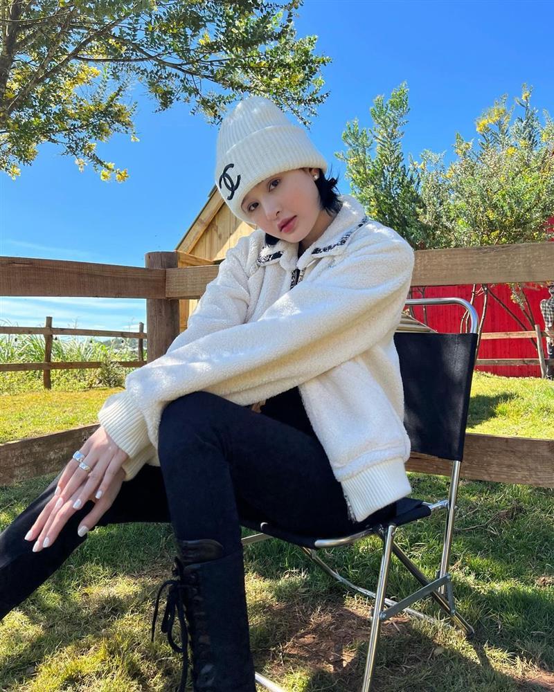 Mix đồ đi Đà Lạt mùa lạnh đẹp như dàn mỹ nhân Vbiz-5