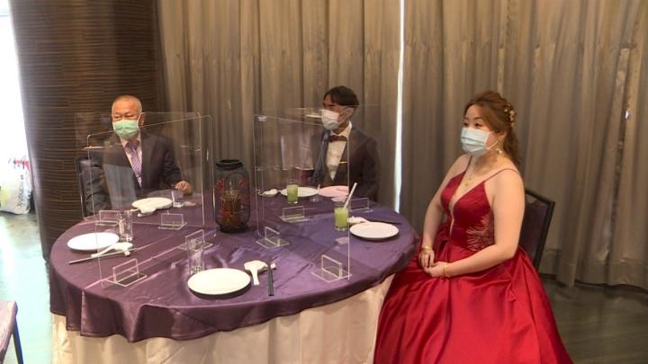 Các tình huống vừa lạ lẫm vừa buồn cười va phải trong tiệc cưới-1