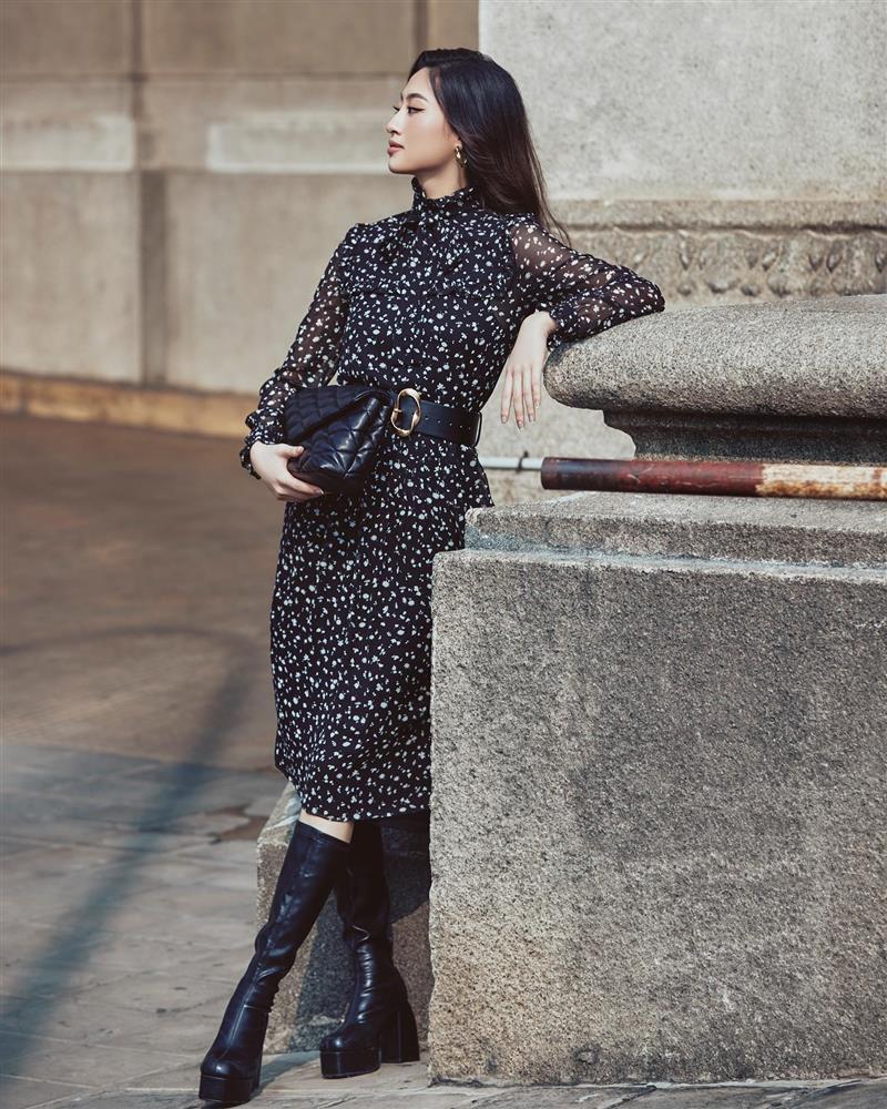 Liên tục đụng hàng Lương Thùy Linh, Ngọc Trinh ở chiếu dưới-3