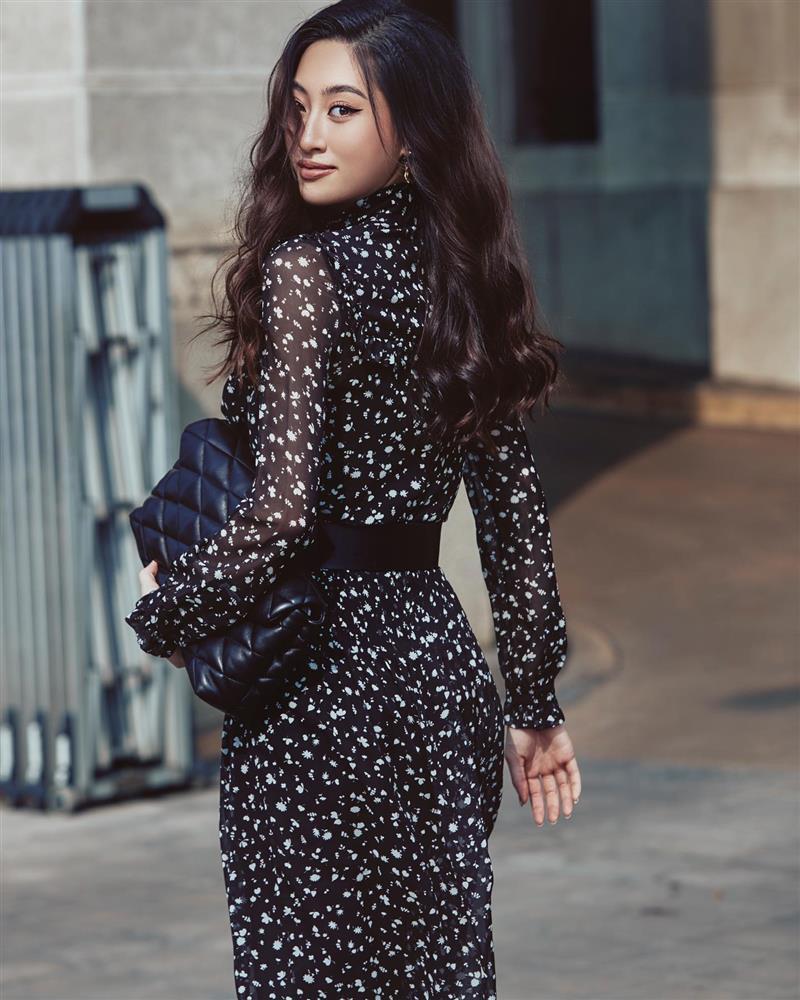 Liên tục đụng hàng Lương Thùy Linh, Ngọc Trinh ở chiếu dưới-4