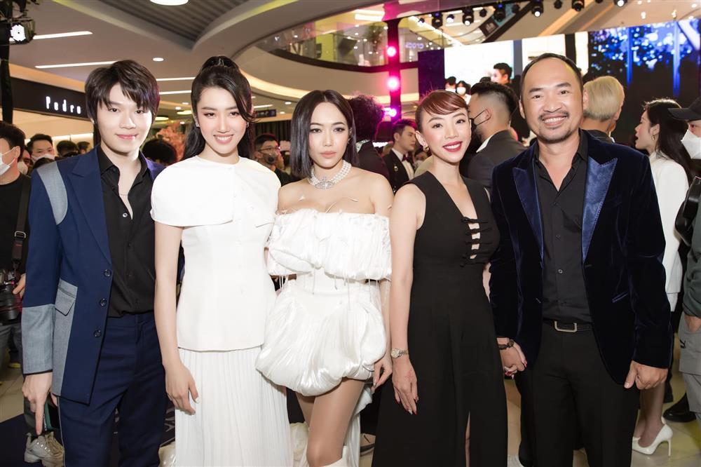 Thu Trang gây lú bởi visual như chị em sinh đôi với Tóc Tiên-1