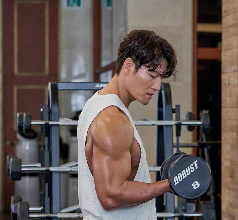 Kẻ mạnh Kim Jong Kook dương tính Covid-19-1