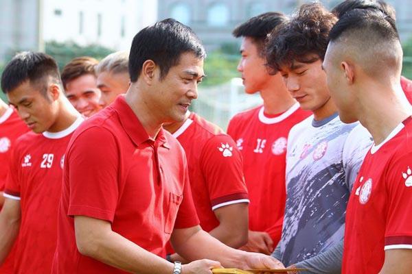 Thủ môn Bùi Tiến Dũng và bạn gái mẫu Tây đám cưới?-5