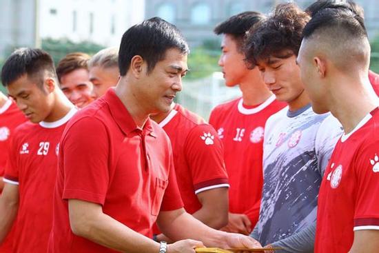 Thủ môn Bùi Tiến Dũng tái mắc Covid-19