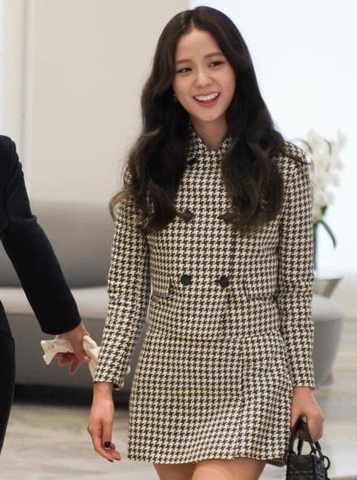 Rosé, Jisoo trung thành với một kiểu lên đồ mãi không chán-1