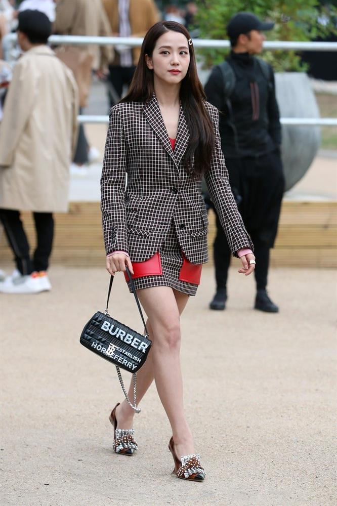 Rosé, Jisoo trung thành với một kiểu lên đồ mãi không chán-2