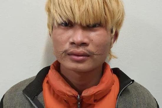 Bí ẩn phía sau bộ dạng của kẻ lang thang bị công an vạch trần