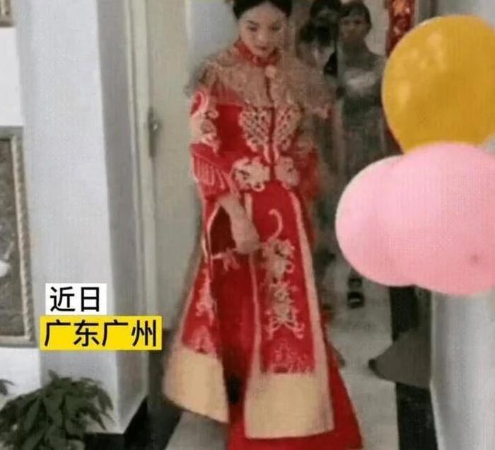 Cô dâu cởi đồ, hủy hôn ngay trong đám cưới lại được khen đúng-1