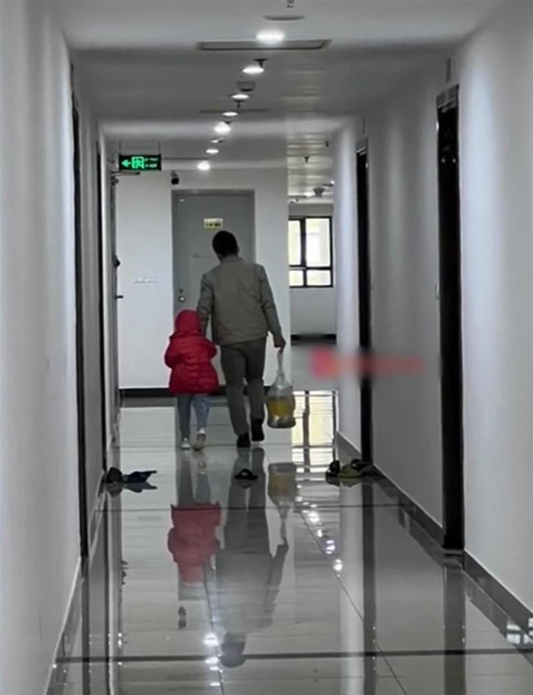 Nhìn chồng vác theo 2 thứ quý giá khi ra khỏi nhà mà vợ giật nảy-2