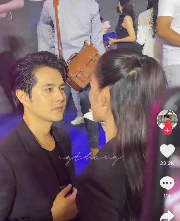 Đông Nhi tình tứ chồng sau cánh gà, mặt mộc bố bỉm chiếm spotlight-3