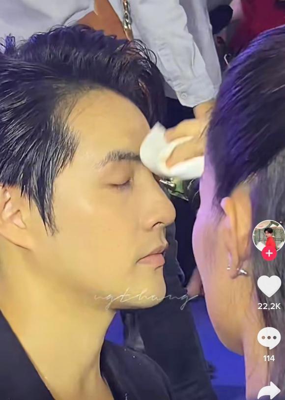 Đông Nhi tình tứ chồng sau cánh gà, mặt mộc bố bỉm chiếm spotlight-5