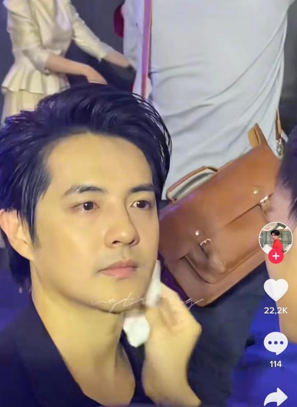 Đông Nhi tình tứ chồng sau cánh gà, mặt mộc bố bỉm chiếm spotlight-6