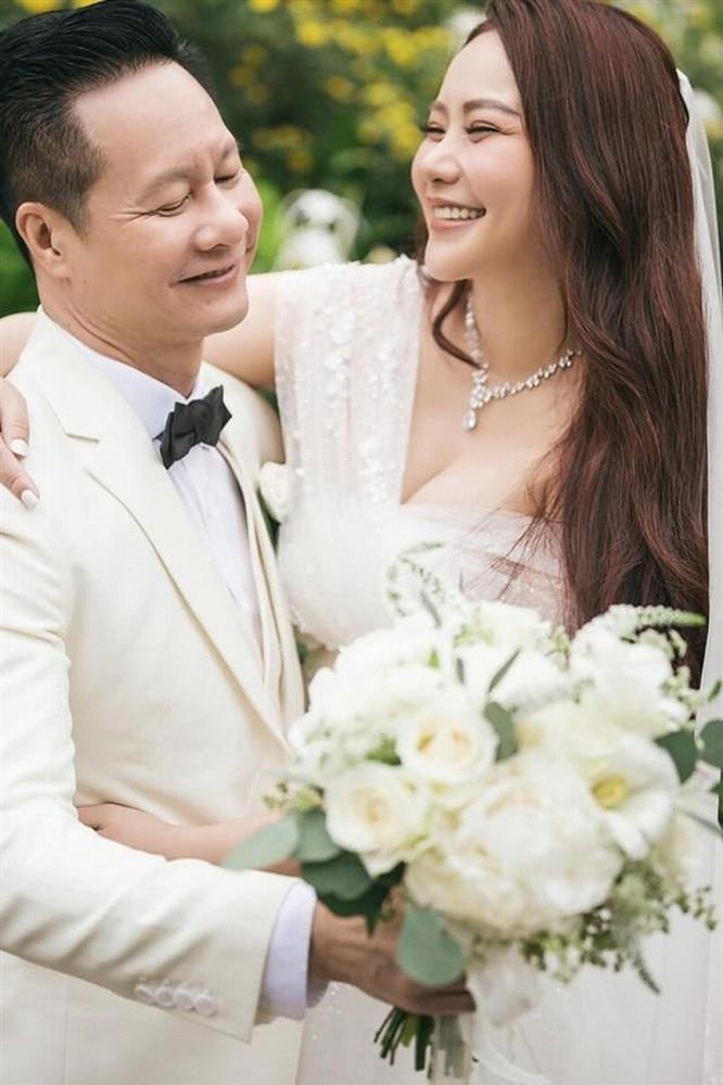 Phan Như Thảo lấy chồng đại gia hơn 26 tuổi: Chồng bê đồ ăn tận bàn-3