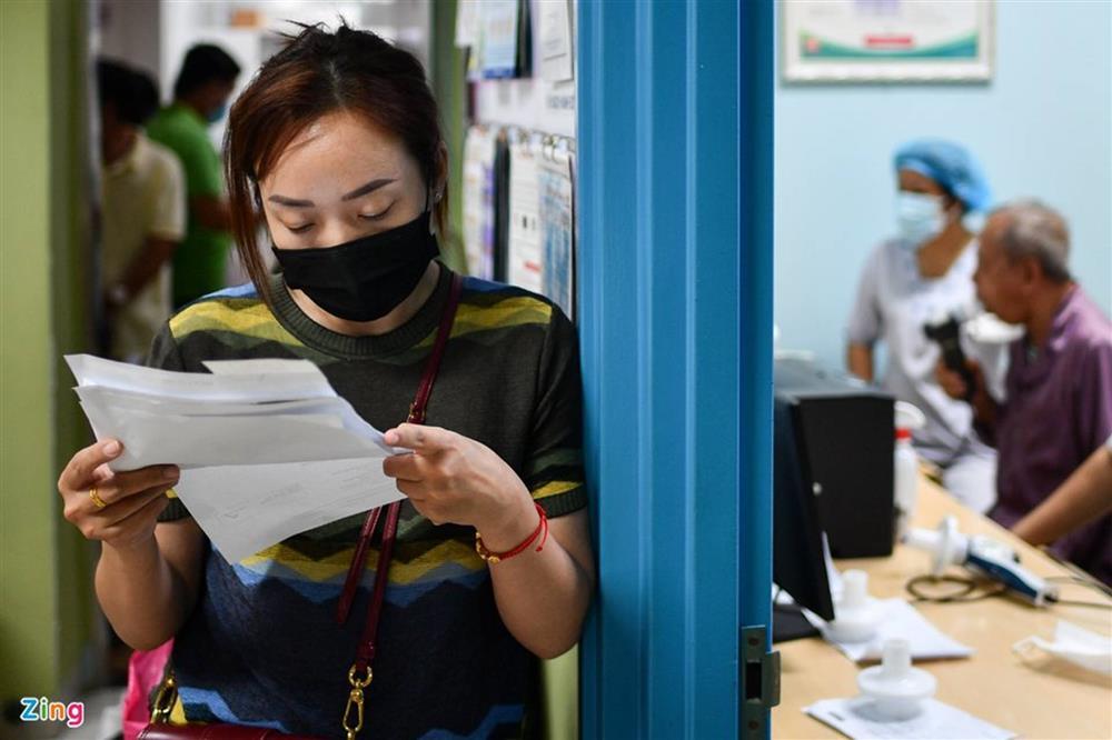 Bệnh nhân xếp hàng chờ khám hậu Covid-19 tại TP.HCM-2