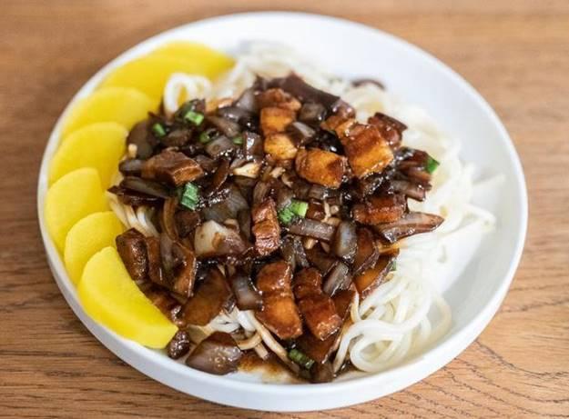 Món mì dân Hàn ăn vào Valentine: Tỏ tình bị từ chối, làm luôn 1 tô-5