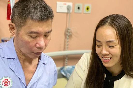 Vợ Công Lý nói về bạn bè từ chối cho chồng vay tiền chữa bệnh