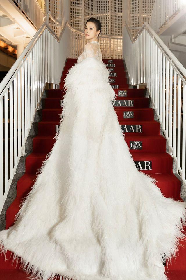 Diệu Nhi loay hoay vì váy 2m còn nhẹ, đầy cô vồ ếch ngay thảm đỏ!-9