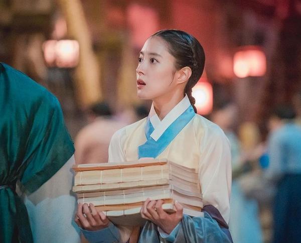 Cuộc chiến sao nhí: Kim So Hyun - Kim Yoo Jung bất phân thắng bại-14