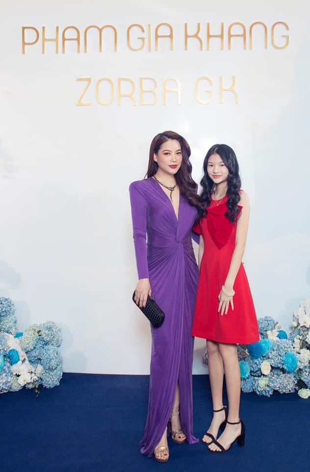 Trương Ngọc Ánh bị lu mờ vì đôi chân cực phẩm của con gái-3