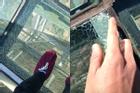 Thay thế tấm kính nứt vỡ trên cầu kính cao nhất Việt Nam trong 10 ngày