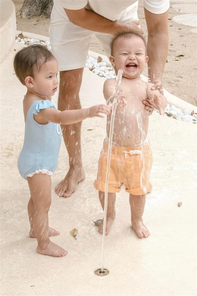 Gia đình Hồ Ngọc Hà du xuân, ảnh nào có Leon cũng gây cười-6