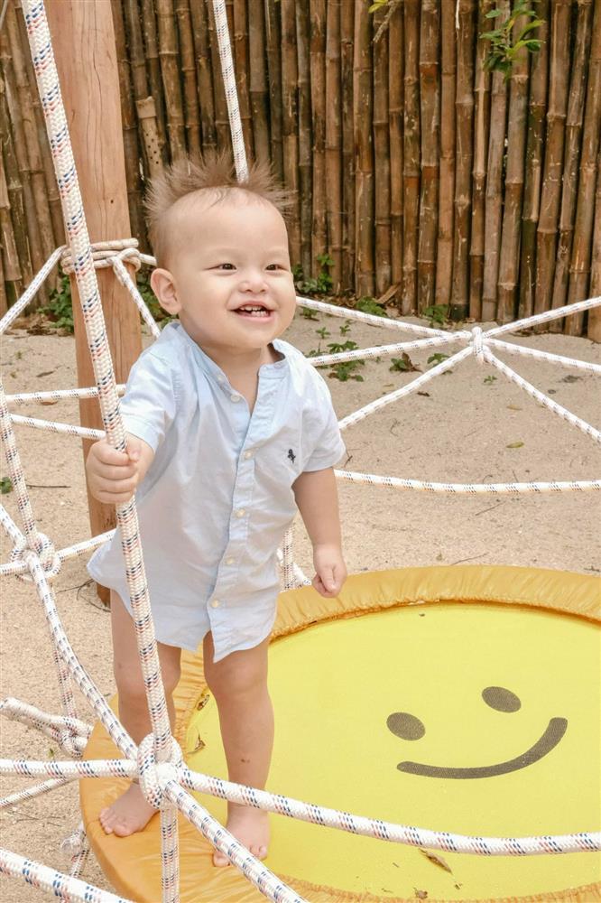 Gia đình Hồ Ngọc Hà du xuân, ảnh nào có Leon cũng gây cười-8