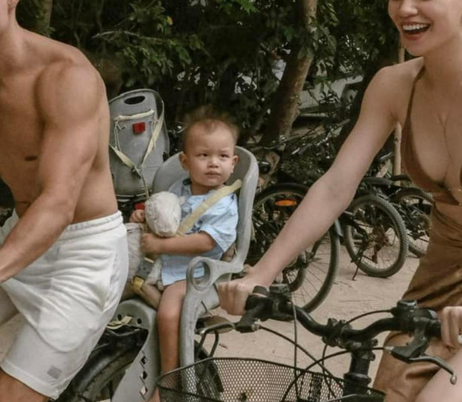 Gia đình Hồ Ngọc Hà du xuân, ảnh nào có Leon cũng gây cười-2