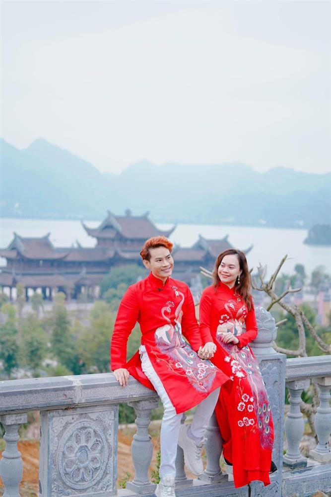 Hôn nhân hơn thập kỷ của MC Hồng Phúc và vợ U50-9