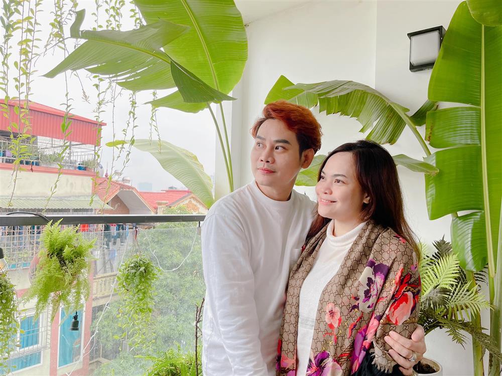 Hôn nhân hơn thập kỷ của MC Hồng Phúc và vợ U50-2