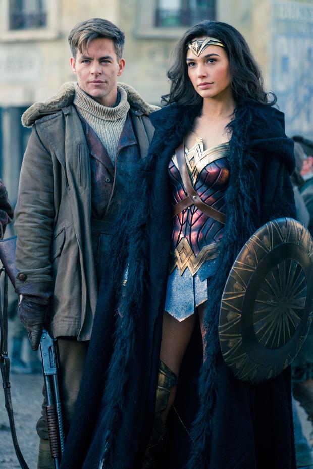 Nam thần Wonder Woman Chris Pine như ông lão U70-3