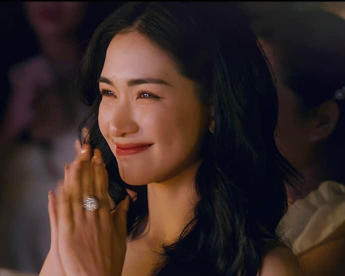 Hòa Minzy chiếm spotlight vì khóc vẫn quá đẹp trong MV Đức Phúc-4