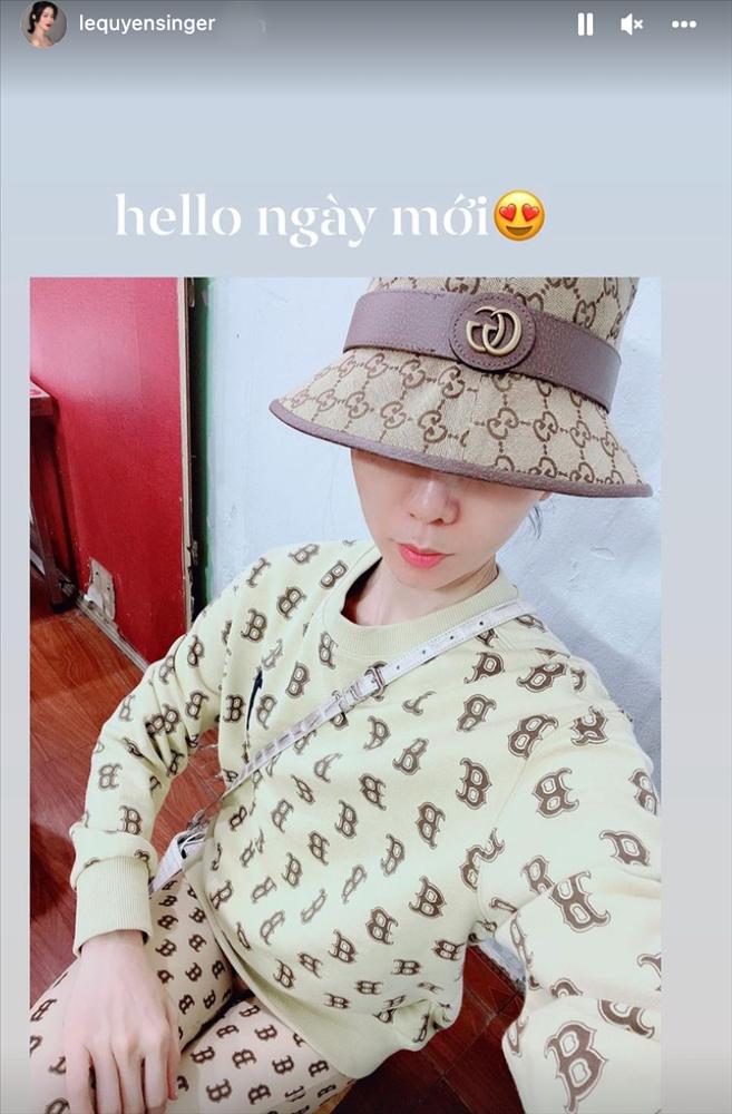 Lệ Quyên gây tranh cãi vì mặc quần bó màu nude đi lễ chùa đầu năm-1