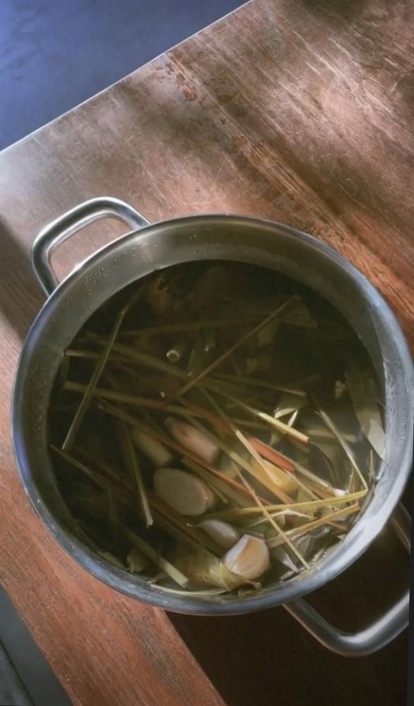 Tóc Tiên xả bộ ảnh ngầu đét kỷ niệm ngày Covid-19 ghé thăm-6