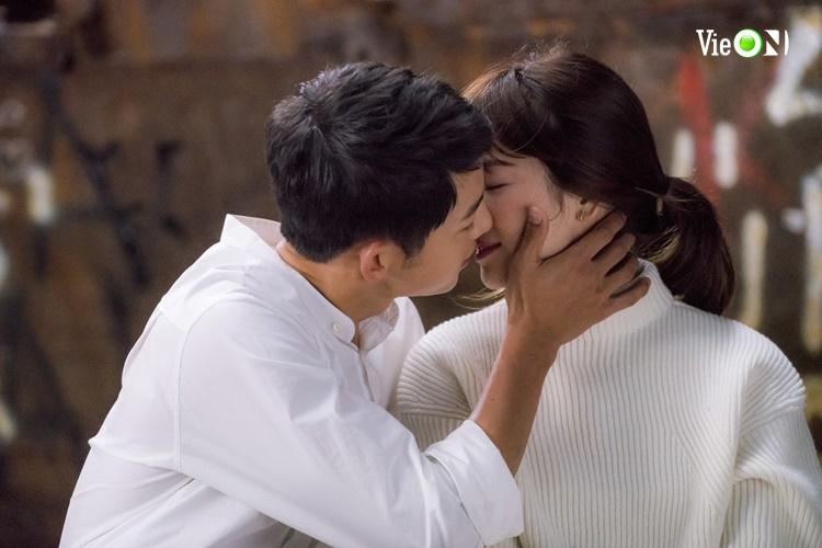 6 cảnh hôn hot phim Hàn: Song Song mượn rượu khóa môi, Gong Yoo bị cưỡng hôn-2
